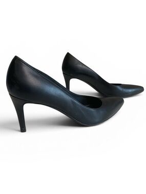 Stuart Weitzman Black Leather Pointed Toe Pumps